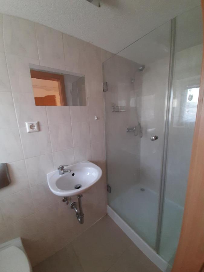 Biberach-Riss-Zimmer-Frei, Einzel-Zimmer Bad Kueche Birkenhard Bagian luar foto