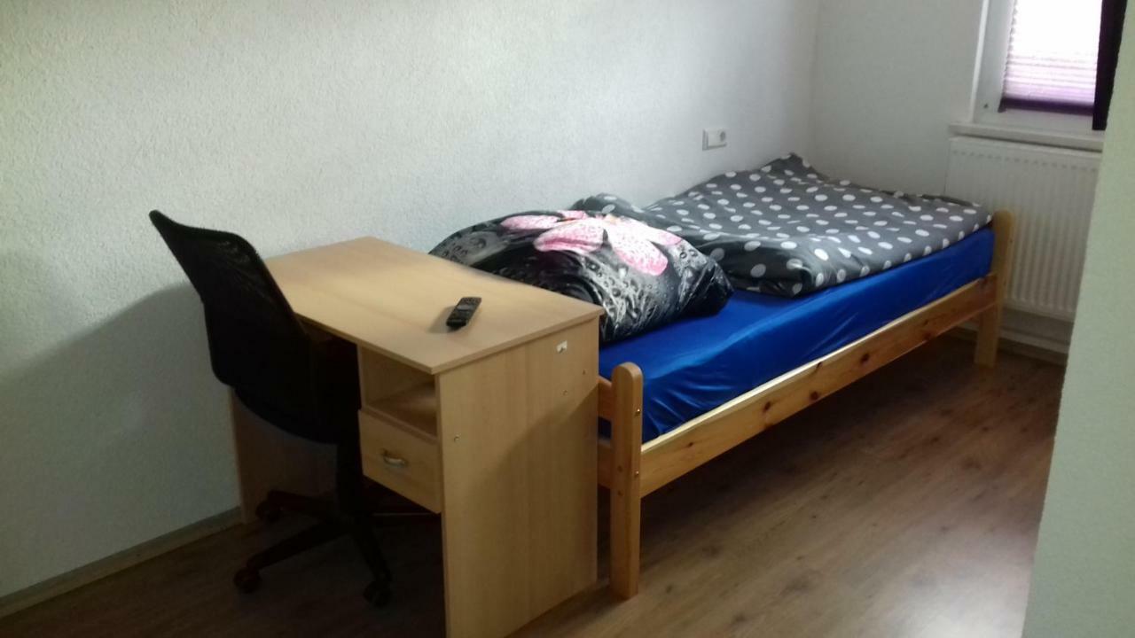 Biberach-Riss-Zimmer-Frei, Einzel-Zimmer Bad Kueche Birkenhard Ruang foto